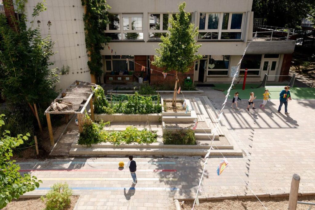 Paris OASIS Schoolyard, where students, parents and teachers are coming together with R-Cities and local governments to co-design green haven for schools. Photo credit: Ville de Paris - Laurent Bourgogne